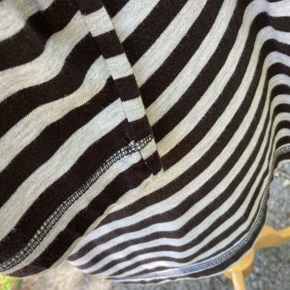 NEW ADDITIONS MATERNITY LARGE STRIPED TOP TUNIC - Picture 9 of 10